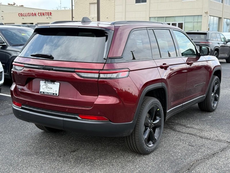 Jeep Grand Cherokee Vehicle Image 03
