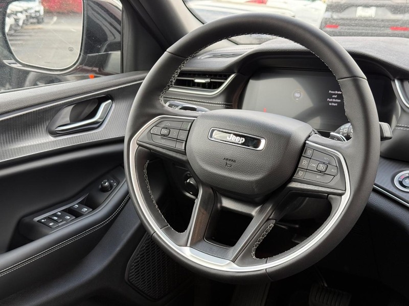 Jeep Grand Cherokee Vehicle Image 07