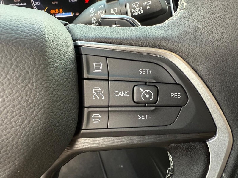 Jeep Grand Cherokee Vehicle Image 09