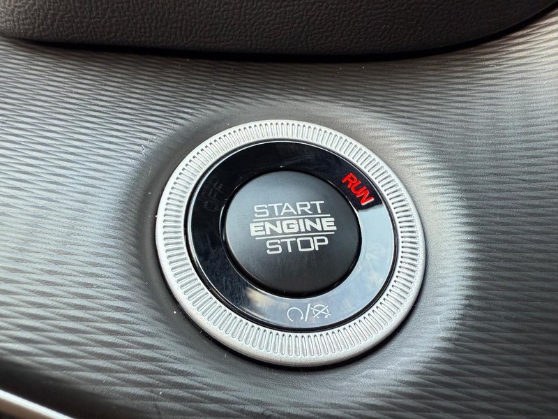 Jeep Grand Cherokee Vehicle Image 10