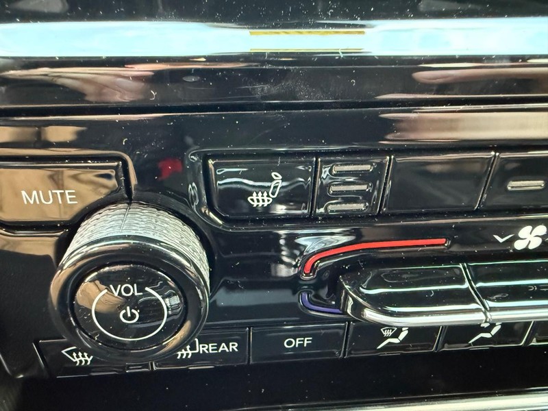 Jeep Grand Cherokee Vehicle Image 11