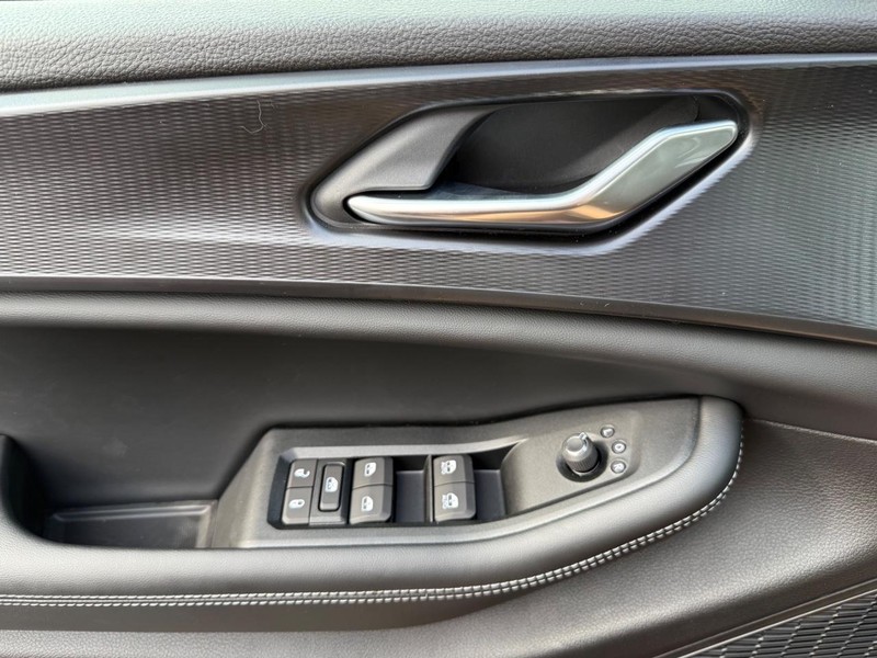 Jeep Grand Cherokee Vehicle Image 20