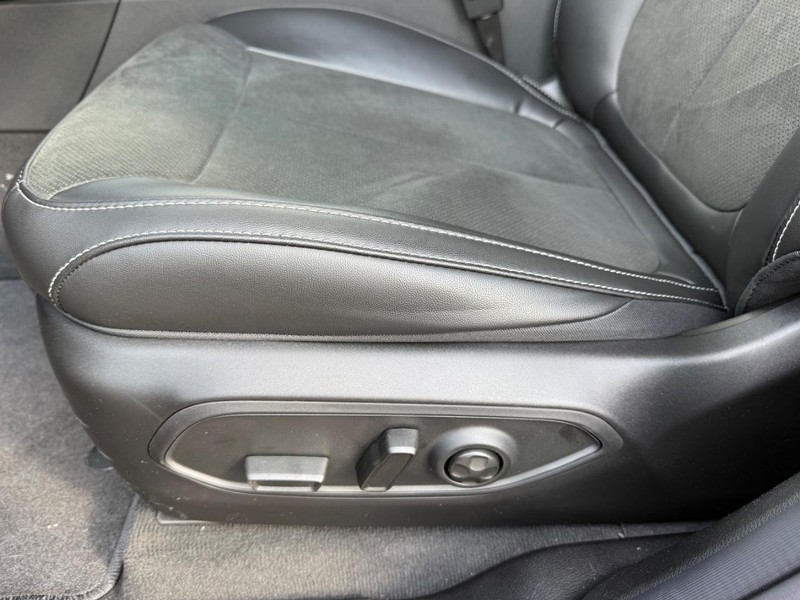 Jeep Grand Cherokee Vehicle Image 21