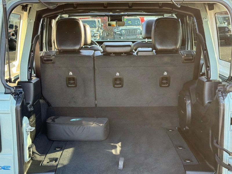 Jeep Wrangler 4xe Vehicle Image 07