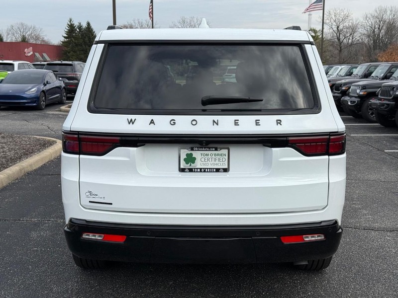 Jeep Wagoneer Vehicle Image 04