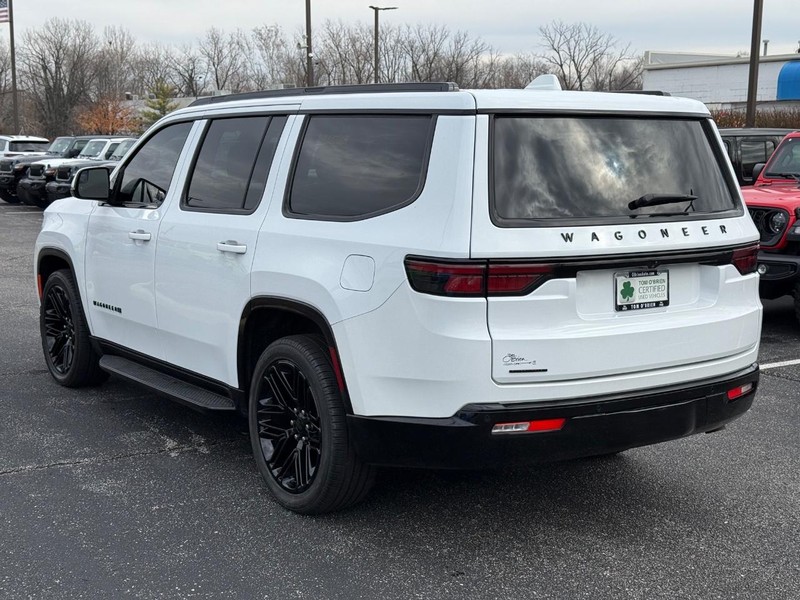 Jeep Wagoneer Vehicle Image 05