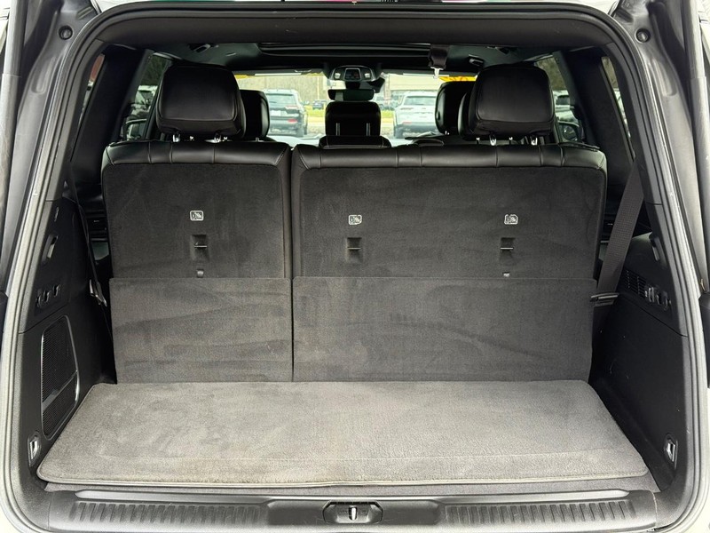 Jeep Wagoneer Vehicle Image 07