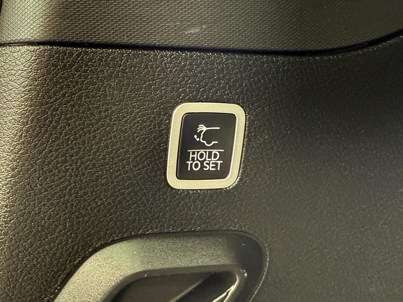 Jeep Wagoneer Vehicle Image 08