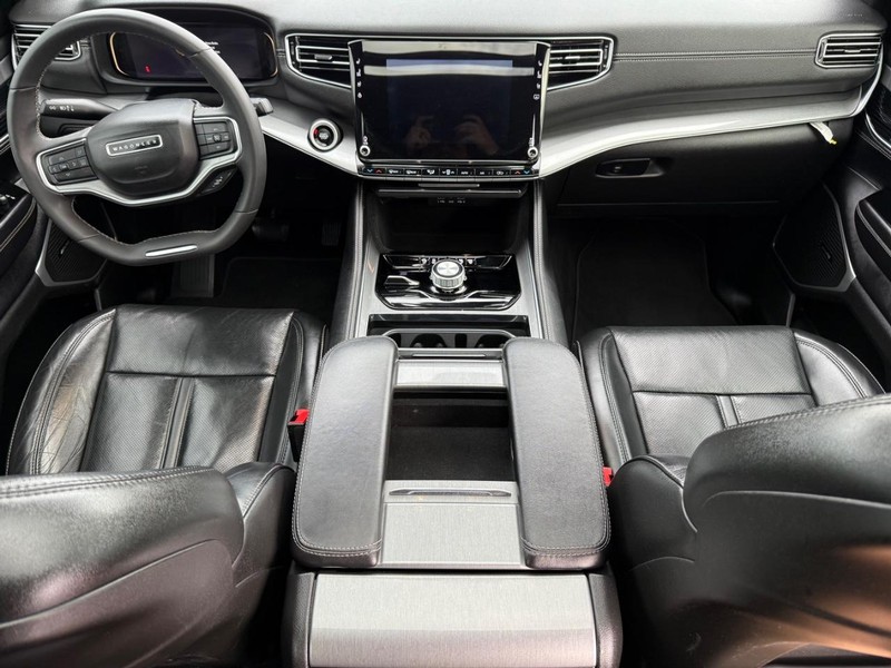 Jeep Wagoneer Vehicle Image 14