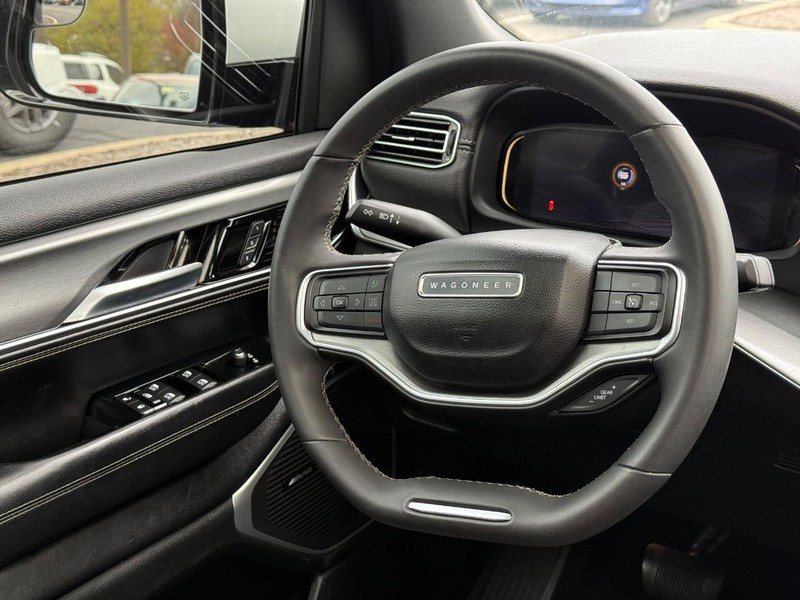 Jeep Wagoneer Vehicle Image 15