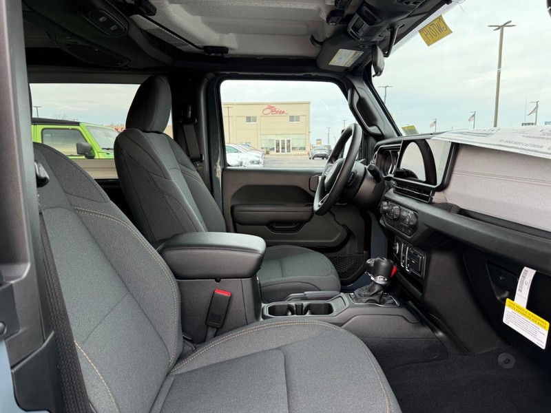 Jeep Wrangler Vehicle Image 04