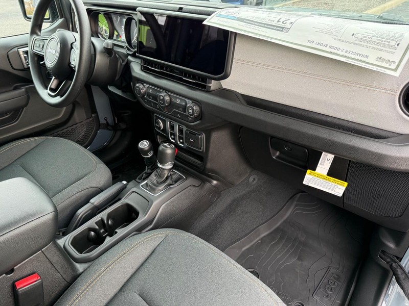 Jeep Wrangler Vehicle Image 05