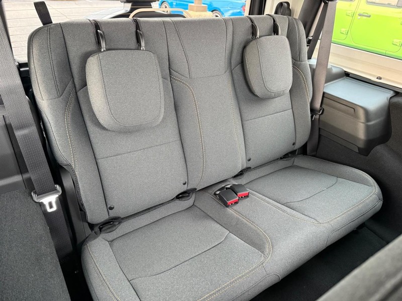 Jeep Wrangler Vehicle Image 06