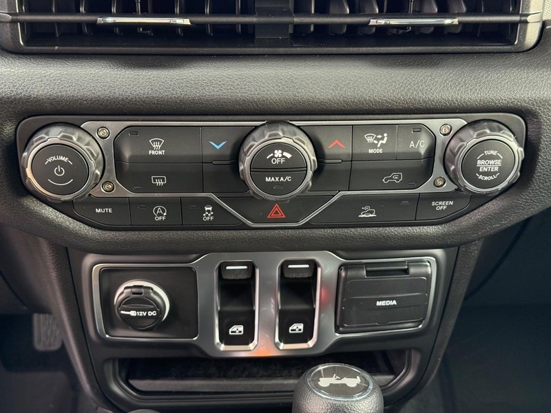 Jeep Wrangler Vehicle Image 12