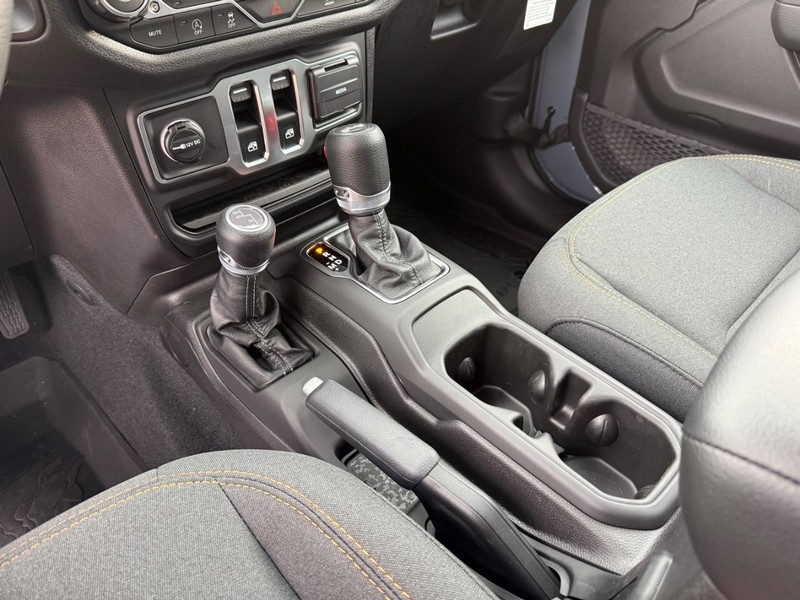 Jeep Wrangler Vehicle Image 13