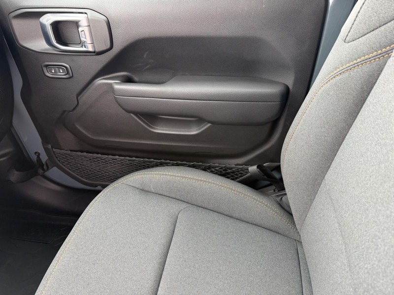 Jeep Wrangler Vehicle Image 14