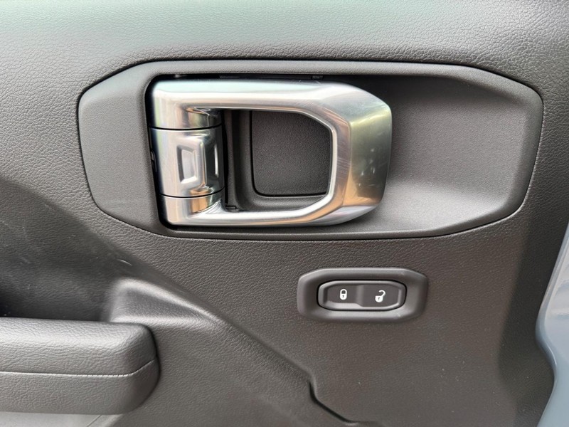 Jeep Wrangler Vehicle Image 17