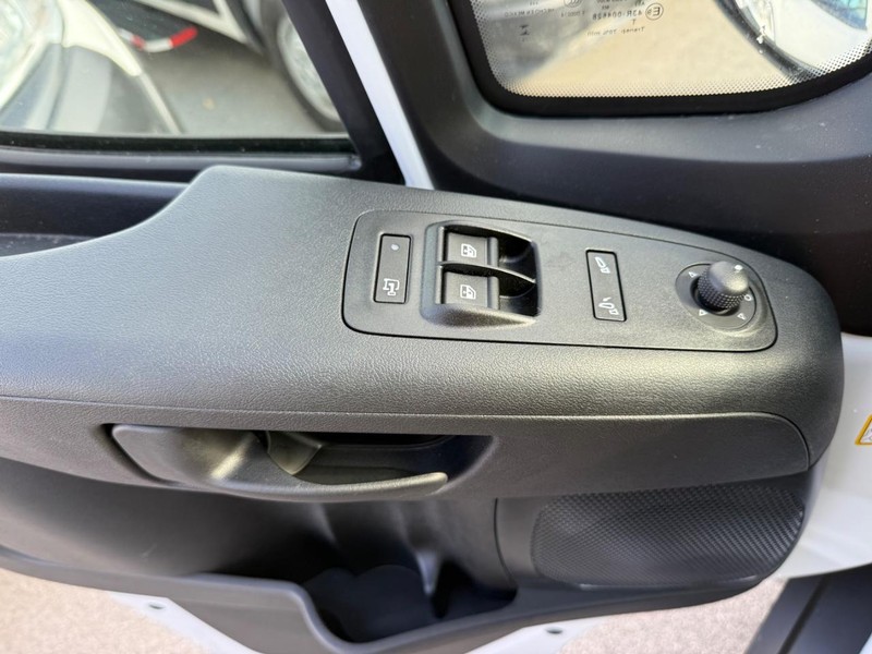 Ram ProMaster Cargo Van Vehicle Image 16