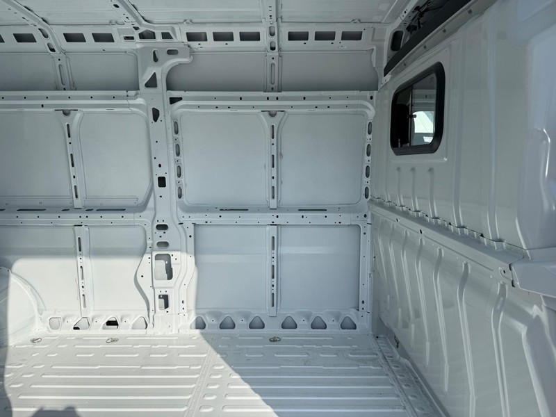 Ram ProMaster Cargo Van Vehicle Image 04