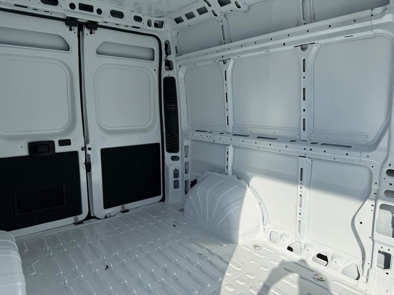 Ram ProMaster Cargo Van Vehicle Image 05