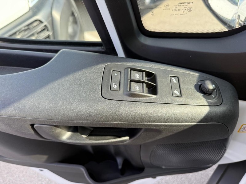 Ram ProMaster Cargo Van Vehicle Image 16