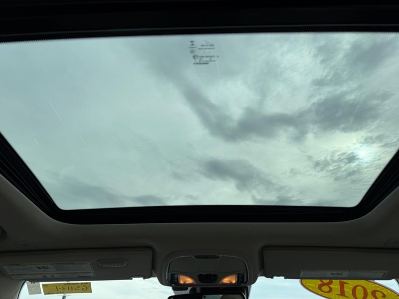 Jeep Cherokee Vehicle Image 12