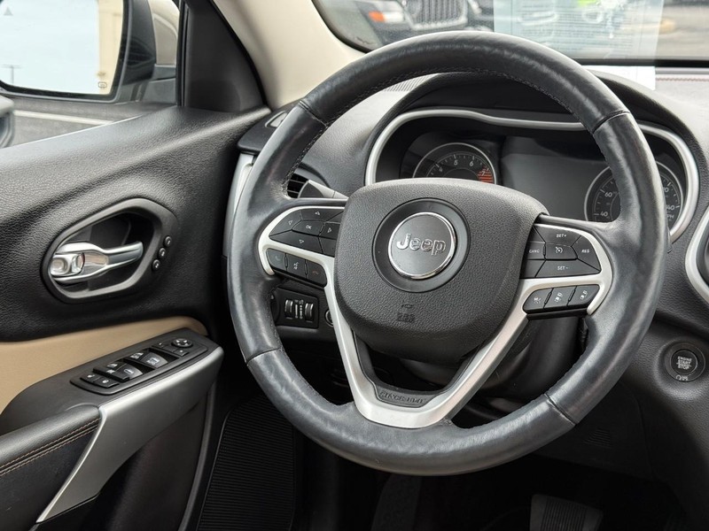 Jeep Cherokee Vehicle Image 14