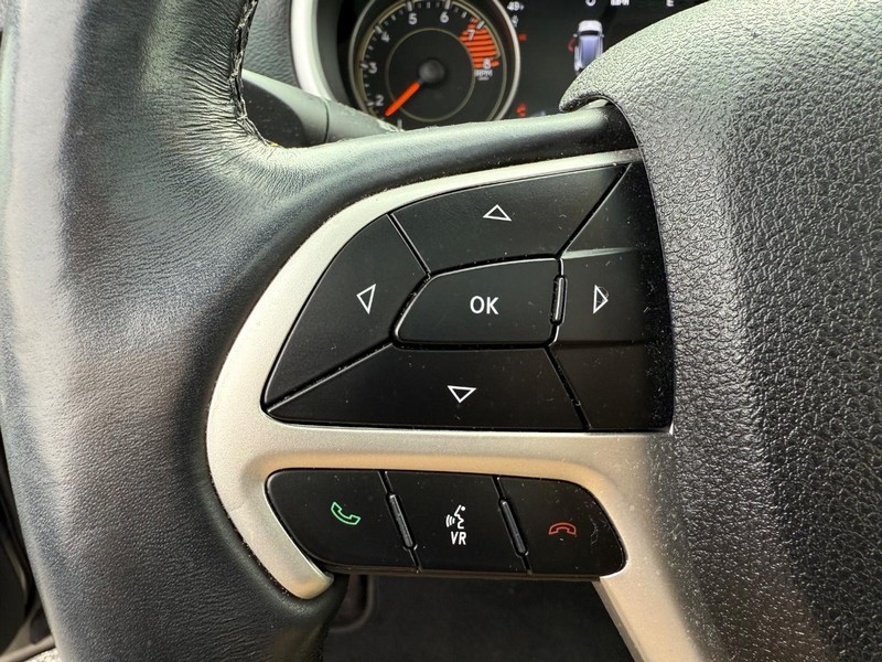 Jeep Cherokee Vehicle Image 15