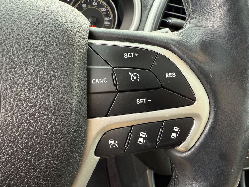 Jeep Cherokee Vehicle Image 16