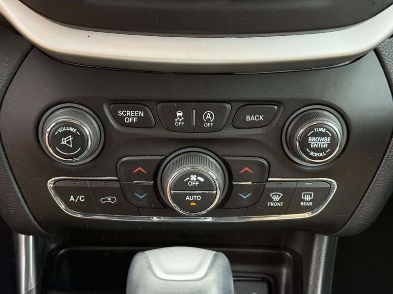 Jeep Cherokee Vehicle Image 21