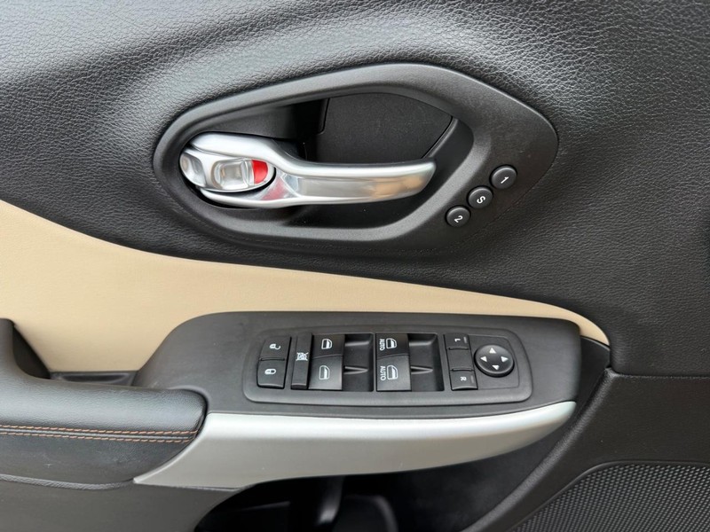 Jeep Cherokee Vehicle Image 26