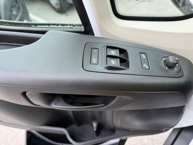 Ram ProMaster Cargo Van Vehicle Image 23