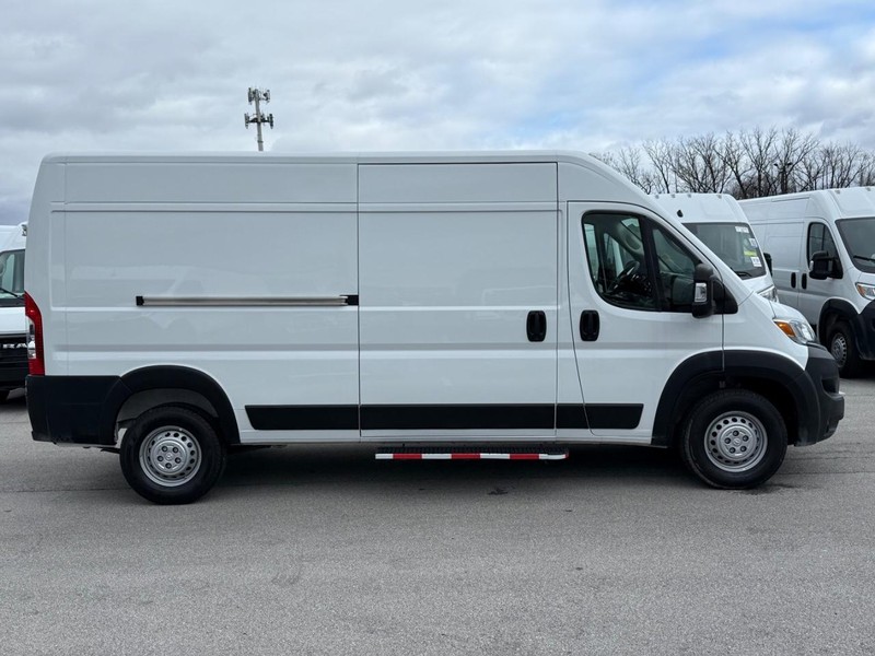 Ram ProMaster Cargo Van Vehicle Image 02