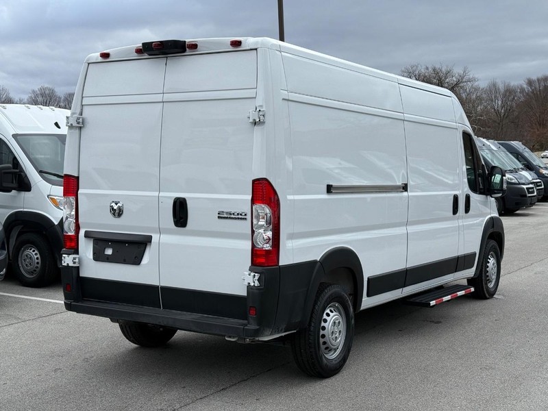 Ram ProMaster Cargo Van Vehicle Image 03