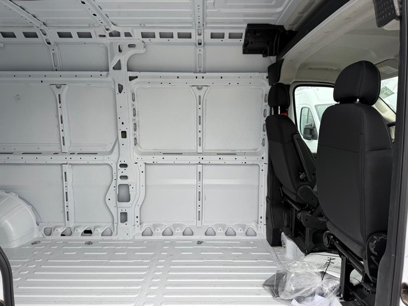 Ram ProMaster Cargo Van Vehicle Image 10