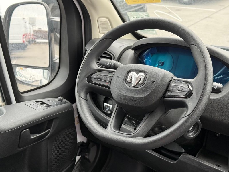 Ram ProMaster Cargo Van Vehicle Image 13