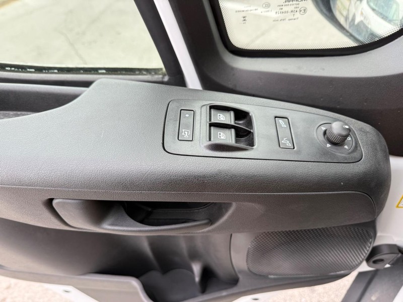 Ram ProMaster Cargo Van Vehicle Image 23