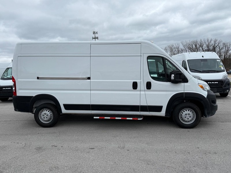 Ram ProMaster Cargo Van Vehicle Image 02