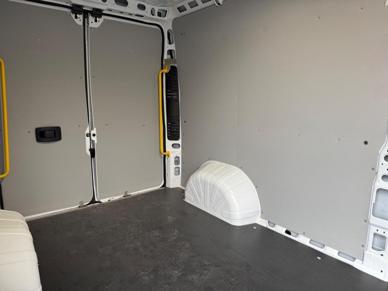 Ram ProMaster Cargo Van Vehicle Image 11