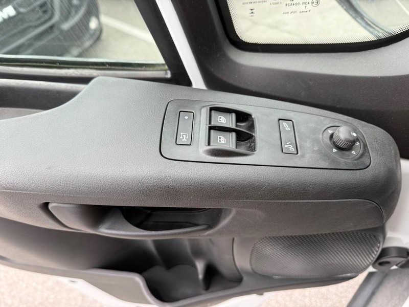 Ram ProMaster Cargo Van Vehicle Image 23