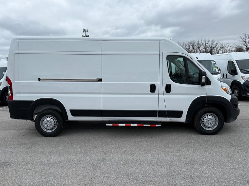 Ram ProMaster Cargo Van Vehicle Image 02