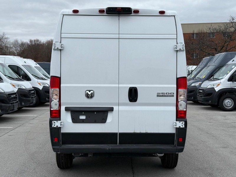 Ram ProMaster Cargo Van Vehicle Image 04