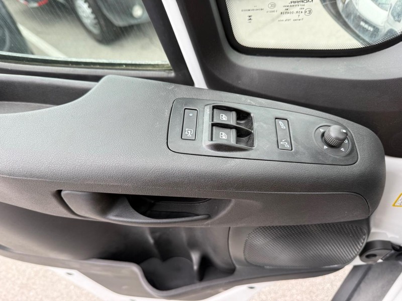 Ram ProMaster Cargo Van Vehicle Image 23