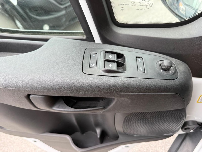 Ram ProMaster Cargo Van Vehicle Image 23