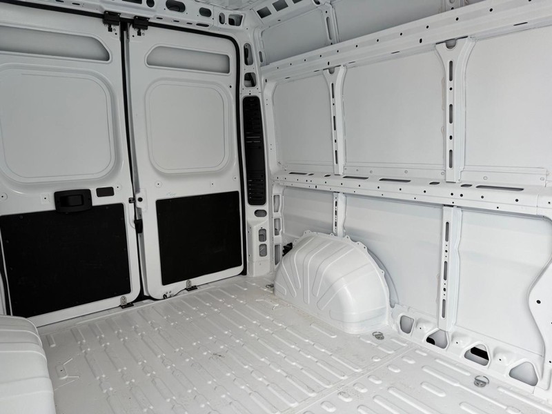 Ram ProMaster Cargo Van Vehicle Image 11