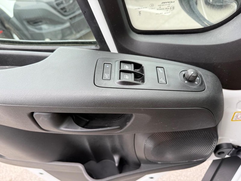 Ram ProMaster Cargo Van Vehicle Image 23