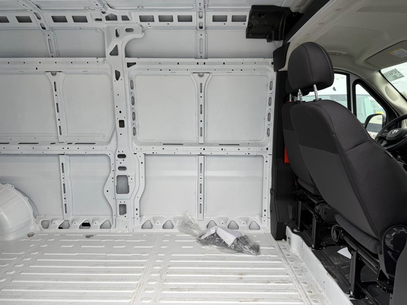 Ram ProMaster Cargo Van Vehicle Image 10