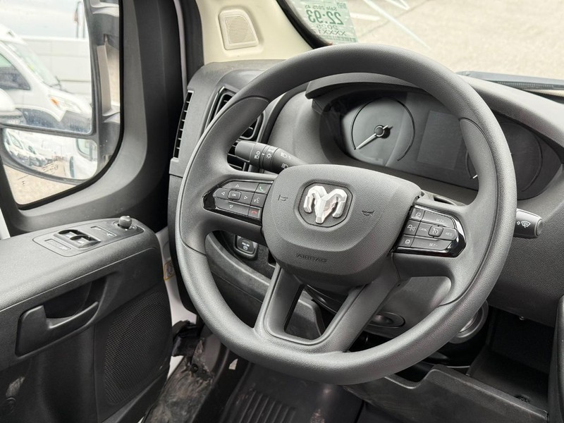 Ram ProMaster Cargo Van Vehicle Image 13