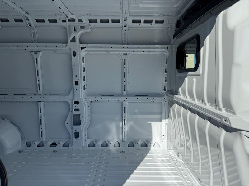 Ram ProMaster Cargo Van Vehicle Image 04