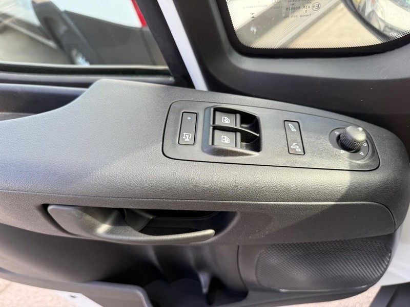 Ram ProMaster Cargo Van Vehicle Image 16